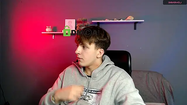 Snapshot of travis_wolf_ chatting on November 2025 08:00:01 PM travis wolf online show from November 2025 08:00:01 PM