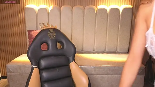 Snapshot of _Mia_Evans_1 chatting on December 2025 08:14:02 PM Mia Evans 1 online show from December 2025 08:14:02 PM