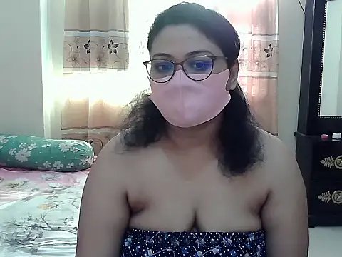 Snapshot of Elena_cruz5 chatting on October 2025 02:06:02 AM Elena cruz5 online show from October 2025 02:06:02 AM