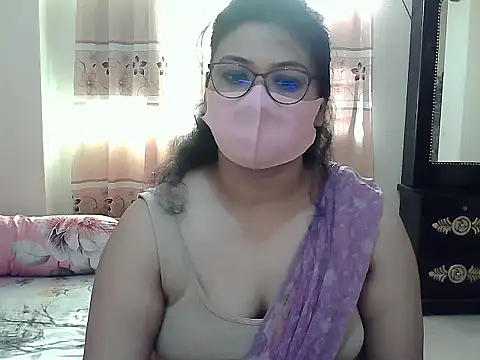 Snapshot of Elena_cruz5 chatting on October 2025 01:53:02 AM Elena cruz5 online show from October 2025 01:53:02 AM