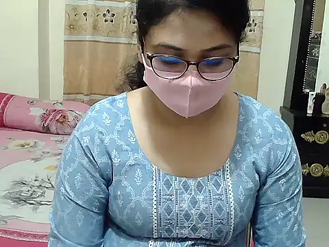 Snapshot of Elena_cruz5 chatting on November 2025 05:49:01 PM Elena cruz5 online show from November 2025 05:49:01 PM