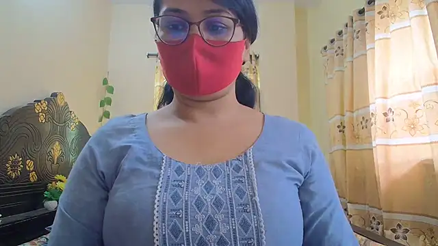Snapshot of Elena_cruz5 chatting on May 2026 04:28:02 AM Elena cruz5 online show from May 2026 04:28:02 AM