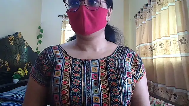 Snapshot of Elena_cruz5 chatting on May 2026 05:02:01 AM Elena cruz5 online show from May 2026 05:02:01 AM