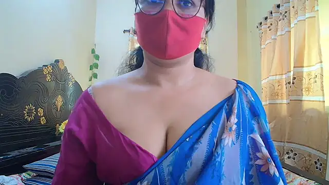 Snapshot of Elena_cruz5 chatting on May 2026 03:56:01 AM Elena cruz5 online show from May 2026 03:56:01 AM