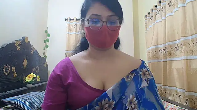Snapshot of Elena_cruz5 chatting on May 2026 04:01:02 PM Elena cruz5 online show from May 2026 04:01:02 PM