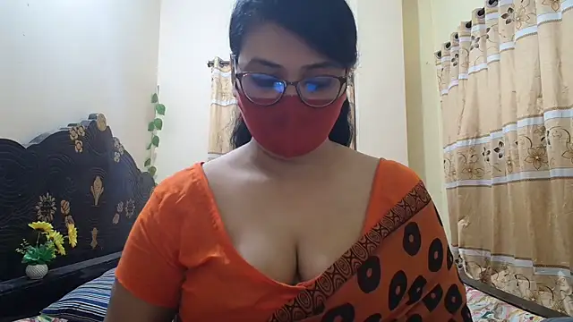 Snapshot of Elena_cruz5 chatting on May 2026 04:37:01 PM Elena cruz5 online show from May 2026 04:37:01 PM