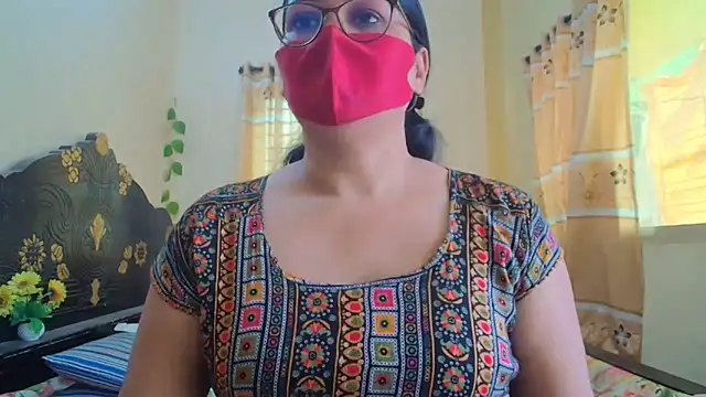 Snapshot of Elena_cruz5 chatting on May 2026 04:28:02 AM Elena cruz5 online show from May 2026 04:28:02 AM