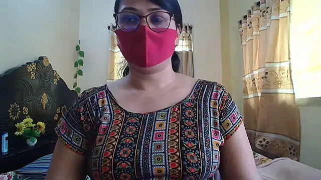 Snapshot of Elena_cruz5 chatting on May 2026 05:02:02 AM Elena cruz5 online show from May 2026 05:02:02 AM