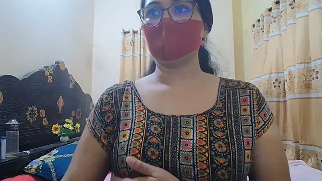 Snapshot of Elena_cruz5 chatting on June 2026 03:46:01 PM Elena cruz5 online show from June 2026 03:46:01 PM