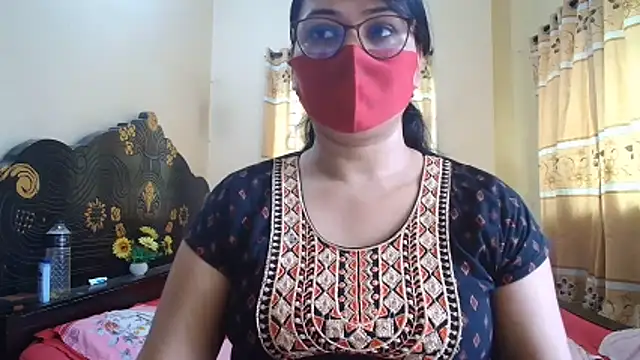Snapshot of Elena_cruz5 chatting on June 2026 04:04:02 AM Elena cruz5 online show from June 2026 04:04:02 AM