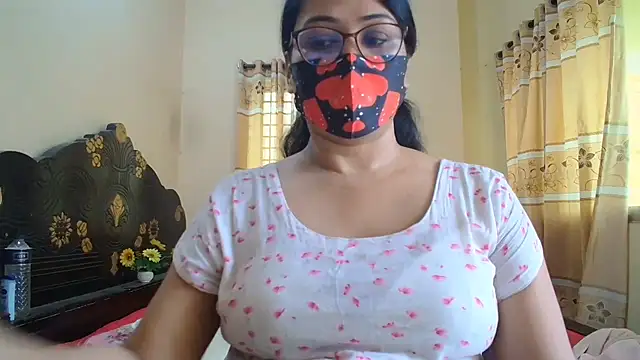 Snapshot of Elena_cruz5 chatting on June 2026 05:12:01 AM Elena cruz5 online show from June 2026 05:12:01 AM
