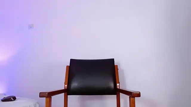 Snapshot of LuciaCollins_ chatting on October 2025 12:50:01 PM LuciaCollins online show from October 2025 12:50:01 PM