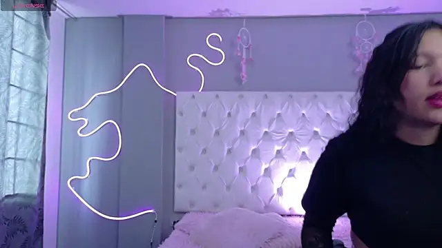 Snapshot of Emma_visconti chatting on November 2025 12:27:02 PM Emma visconti online show from November 2025 12:27:02 PM