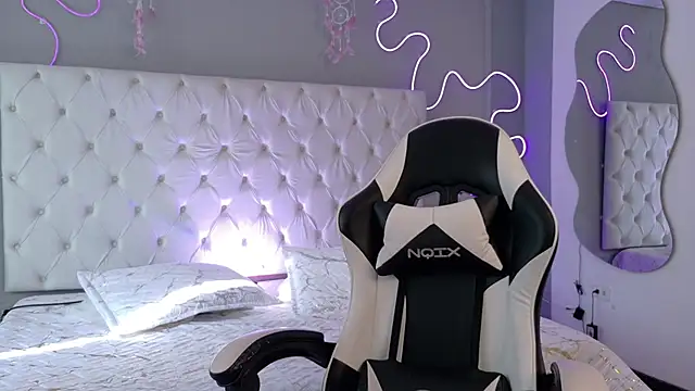 Snapshot of Emma_visconti chatting on November 2025 12:42:01 PM Emma visconti online show from November 2025 12:42:01 PM