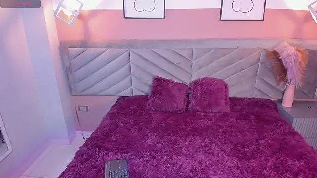 Mia Valentine  online show from November 2025 08:23:02 PM