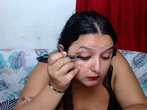 Snapshot of KeilyHall chatting on November 2025 10:15:01 AM KeilyHall online show from November 2025 10:15:01 AM