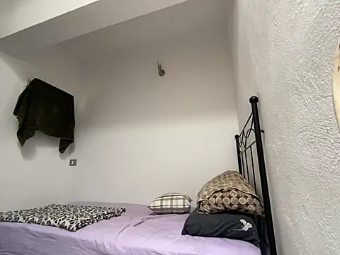 Snapshot of Asmodeo-6 chatting on October 2025 01:33:02 PM Asmodeo-6 online show from October 2025 01:33:02 PM