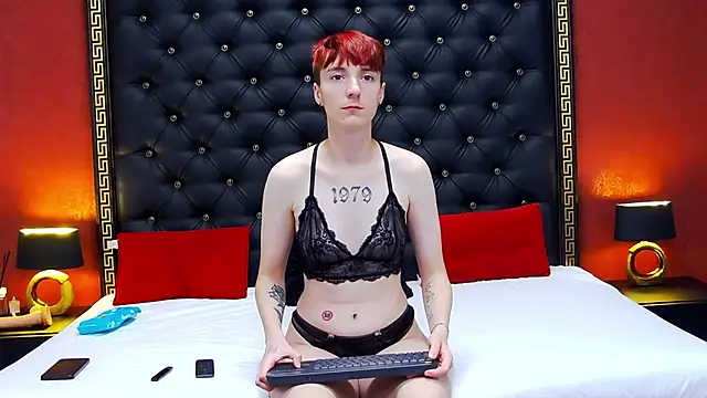 Luna Devil  online show from November 2025 06:30:01 PM