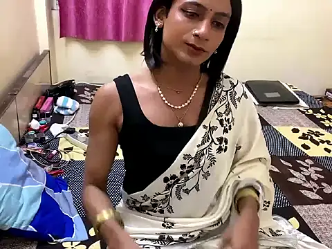 LuvLayla online show from November 2025 08:30:01 PM