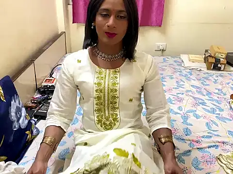 LuvLayla online show from November 2025 08:10:01 PM