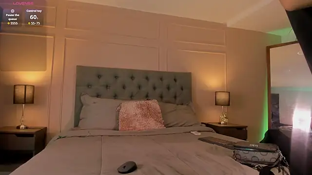 ALICESANDOVAL online show from October 2025 11:25:01 AM