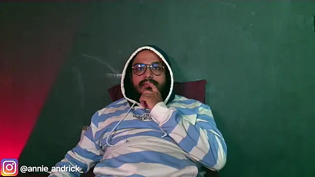 Snapshot of _leda_swan_ chatting on November 2025 01:00:01 PM leda swan online show from November 2025 01:00:01 PM