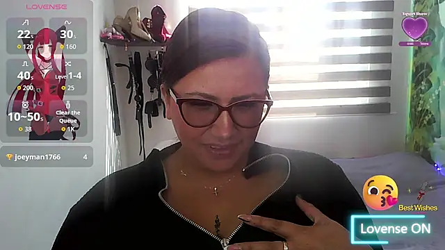 Snapshot of Vesper_Vixen chatting on October 2025 01:40:02 PM Vesper Vixen online show from October 2025 01:40:02 PM