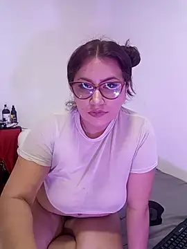 Snapshot of Vesper_Vixen chatting on December 2025 03:21:01 PM Vesper Vixen online show from December 2025 03:21:01 PM