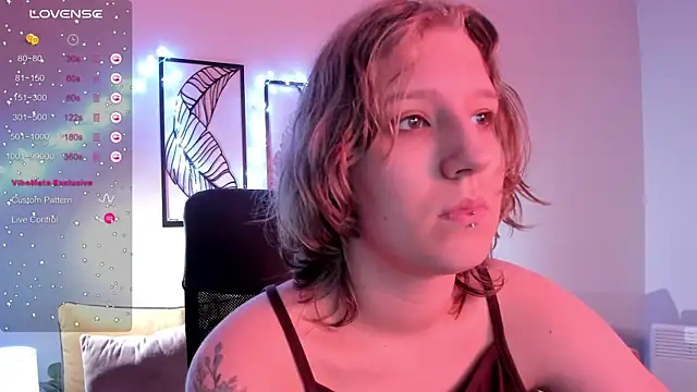 Snapshot of Hailey_Foxy chatting on November 2025 09:00:02 AM Hailey Foxy online show from November 2025 09:00:02 AM