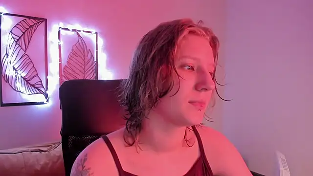 Snapshot of Hailey_Foxy chatting on November 2025 09:04:01 AM Hailey Foxy online show from November 2025 09:04:01 AM