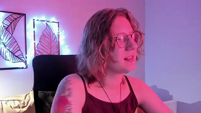 Snapshot of Hailey_Foxy chatting on November 2025 09:03:01 AM Hailey Foxy online show from November 2025 09:03:01 AM