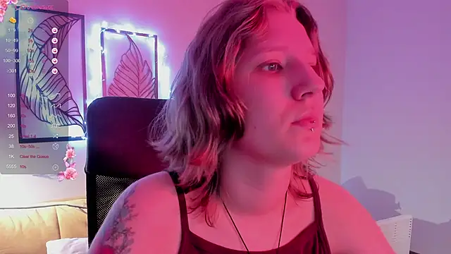 Snapshot of Hailey_Foxy chatting on November 2025 09:19:02 AM Hailey Foxy online show from November 2025 09:19:02 AM