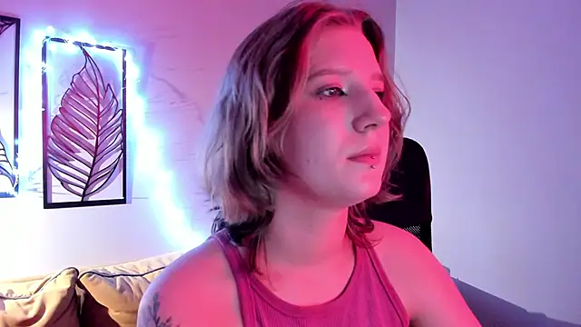 Snapshot of Hailey_Foxy chatting on November 2025 09:35:01 AM Hailey Foxy online show from November 2025 09:35:01 AM