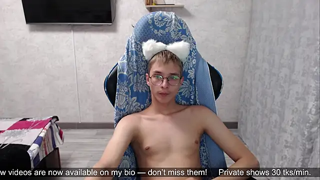 glasses cat online show from May 2026 11:25:02 PM