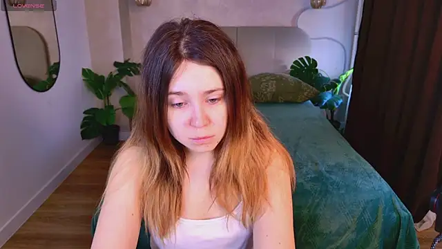 Lina Glow online show from April 2026 06:33:01 AM