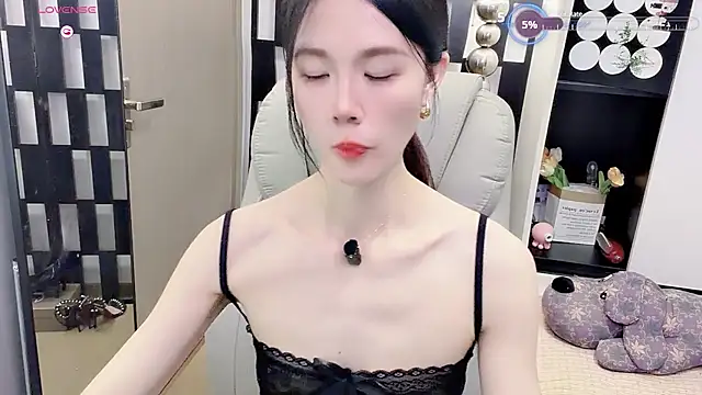 Snapshot of Yueyue-MM chatting on June 2026 12:33:01 PM Yueyue-MM online show from June 2026 12:33:01 PM