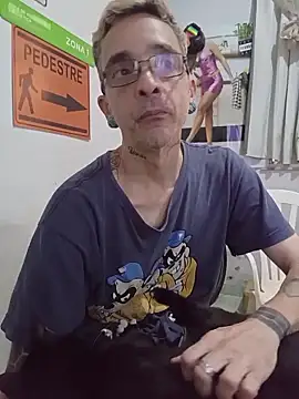 Snapshot of dinho_carioca chatting on May 2026 01:17:01 PM dinho carioca online show from May 2026 01:17:01 PM