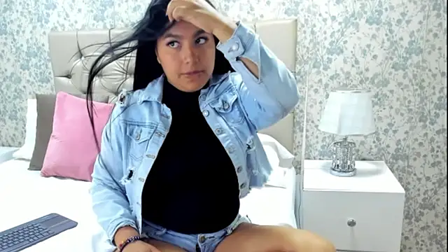 Snapshot of AlahiaJoness chatting on September 2025 03:28:01 AM AlahiaJoness online show from September 2025 03:28:01 AM