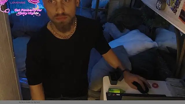 JuliCarl online show from April 2026 12:08:01 AM