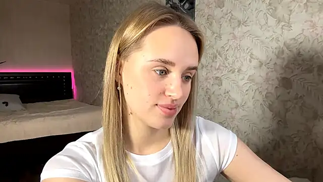 Snapshot of ElisabetLorney chatting on November 2025 08:03:02 AM ElisabetLorney online show from November 2025 08:03:02 AM