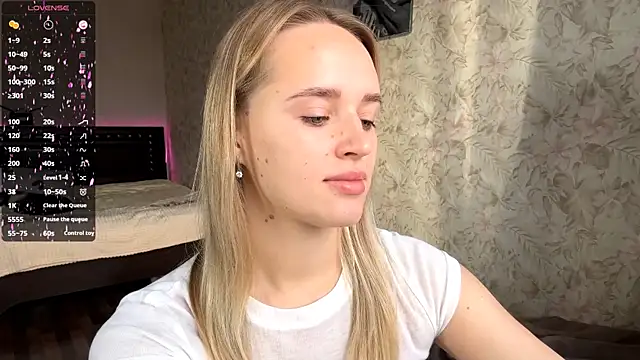 Snapshot of ElisabetLorney chatting on November 2025 08:17:02 AM ElisabetLorney online show from November 2025 08:17:02 AM