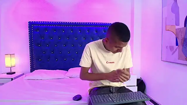 Damian and roxanne online show from December 2025 12:36:02 PM