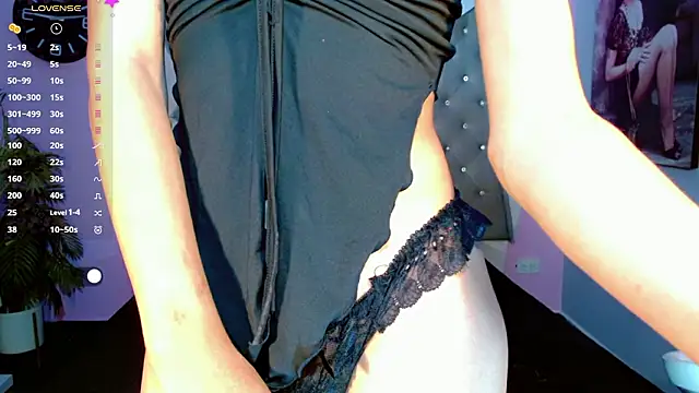 Honey Moontsts online show from February 2026 12:38:01 PM