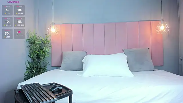 Snapshot of AariaLove chatting on October 2025 10:32:02 PM AariaLove online show from October 2025 10:32:02 PM