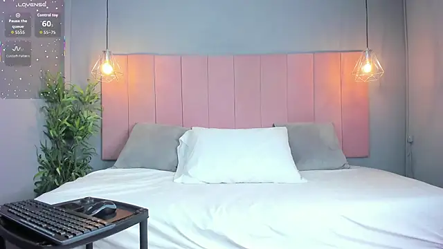 Snapshot of AariaLove chatting on November 2025 10:31:02 PM AariaLove online show from November 2025 10:31:02 PM