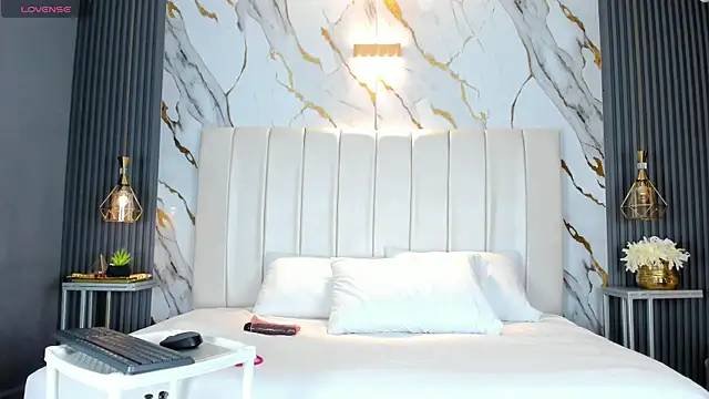 Snapshot of AariaLove chatting on November 2025 05:11:01 PM AariaLove online show from November 2025 05:11:01 PM