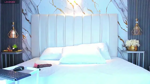 Snapshot of AariaLove chatting on November 2025 05:00:02 PM AariaLove online show from November 2025 05:00:02 PM