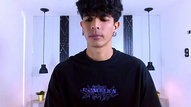 Franvill Trato online show from November 2025 07:48:02 PM