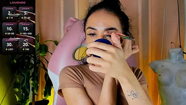 Snapshot of Cristal_Gem1 chatting on June 2026 09:47:02 PM Cristal Gem1 online show from June 2026 09:47:02 PM