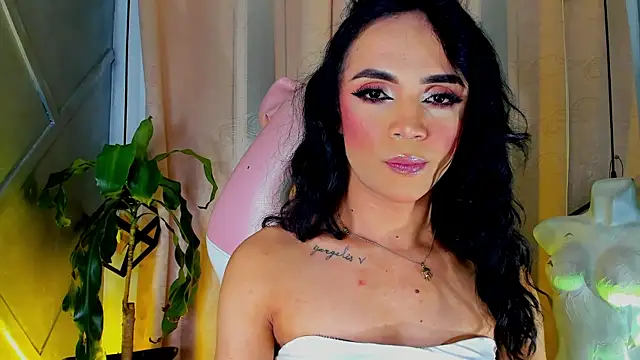 Snapshot of Cristal_Gem1 chatting on July 2026 04:19:01 AM Cristal Gem1 online show from July 2026 04:19:01 AM